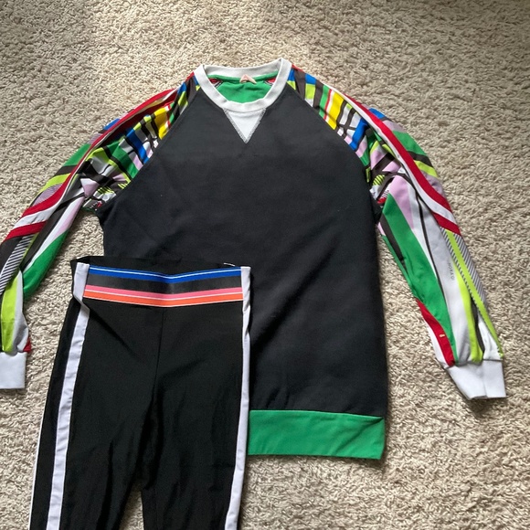 NO KA' OI SET OF LEGGINGS AND SWEATSHIRT. SIZE: 01-02 (S). COLOR: BLACK MULTI - Picture 2 of 10